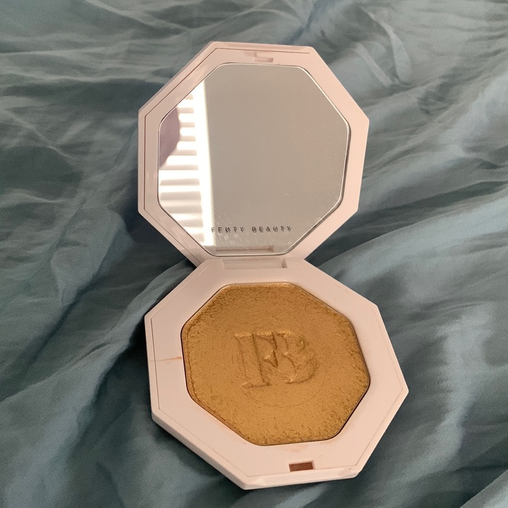 Fenty beauty killawatt freestyle highlighter gold trophy wife EUC
